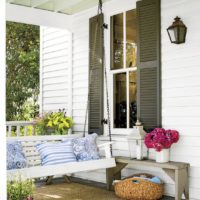 DIY Outdoors: Hang Relaxing Porch Swing
